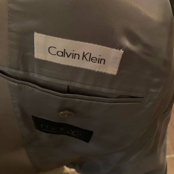 Calvin Klein light grey suit 38R - Picture 4 of 4